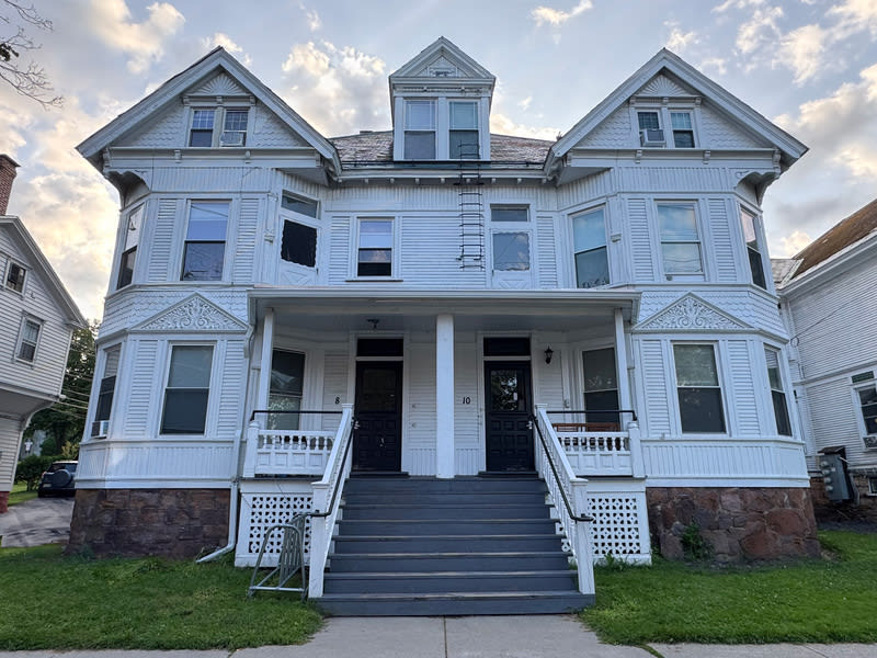 8-10 South Willard Street – photo 1