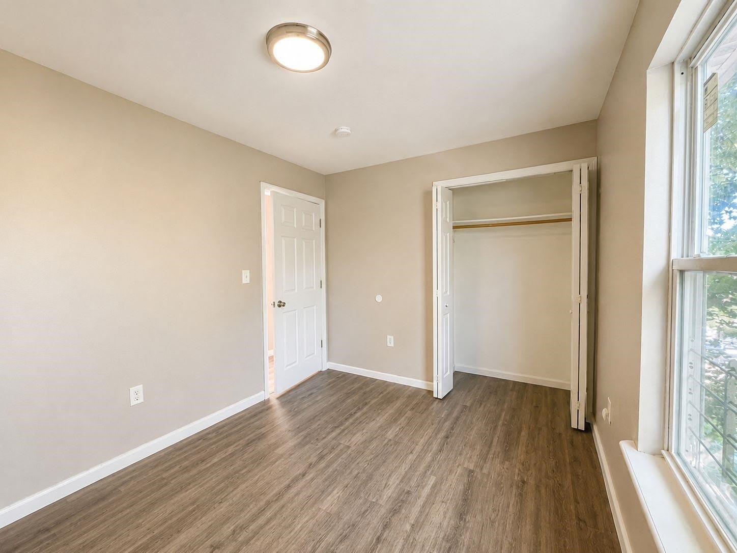 242 GRAHAM AVE – photo 2