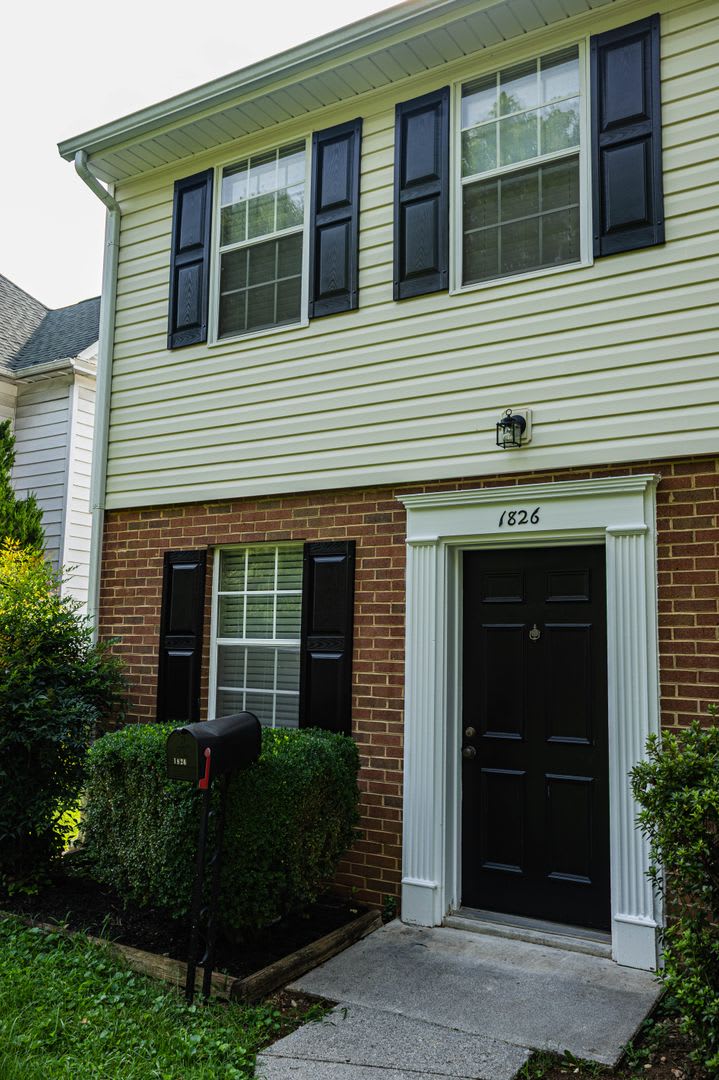 New Listing! – photo 2