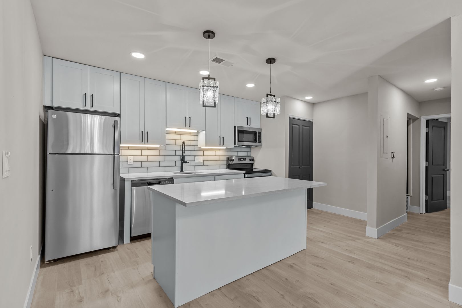 449 W Jefferson – photo 2