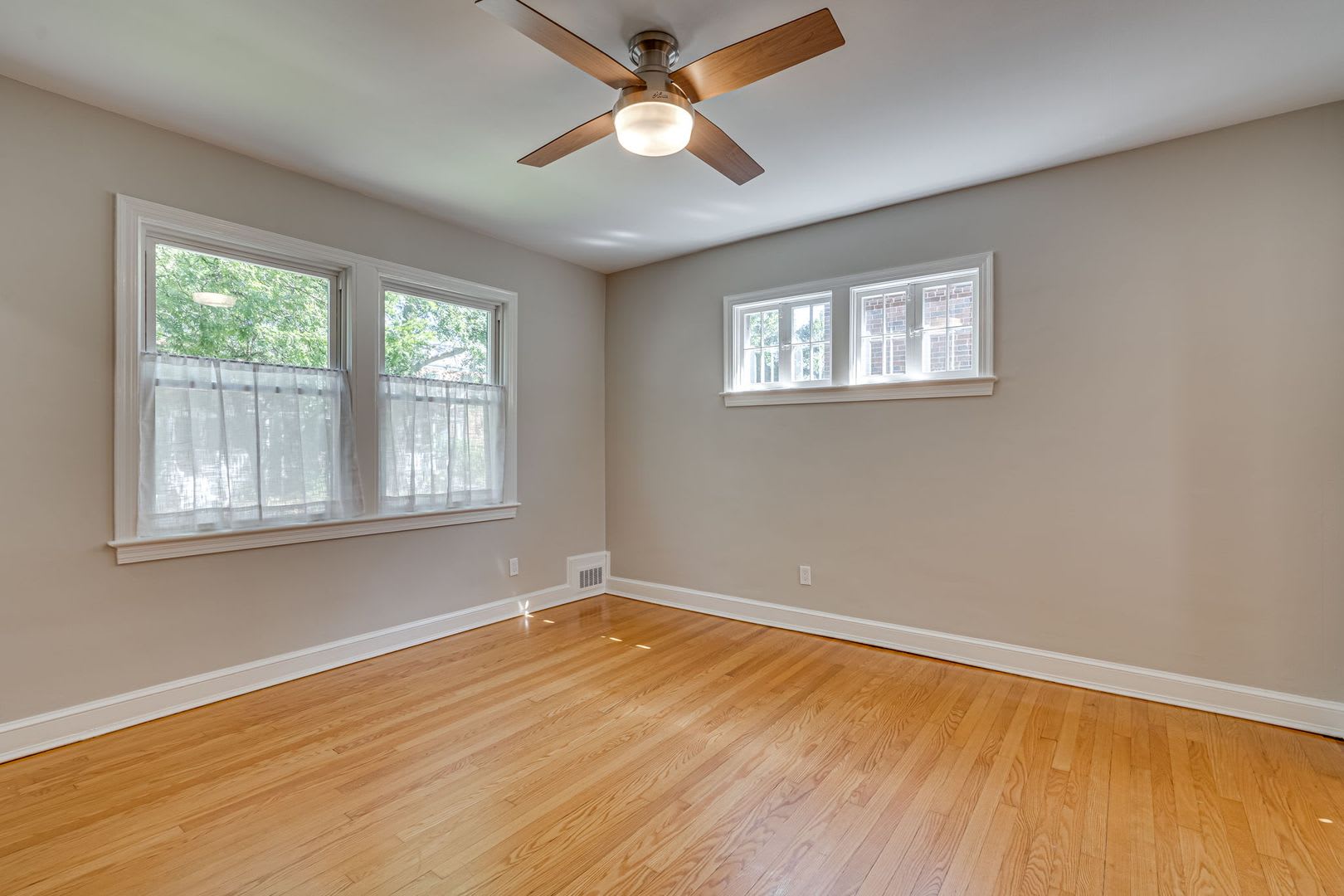Steps to the "Avenue" – photo 3