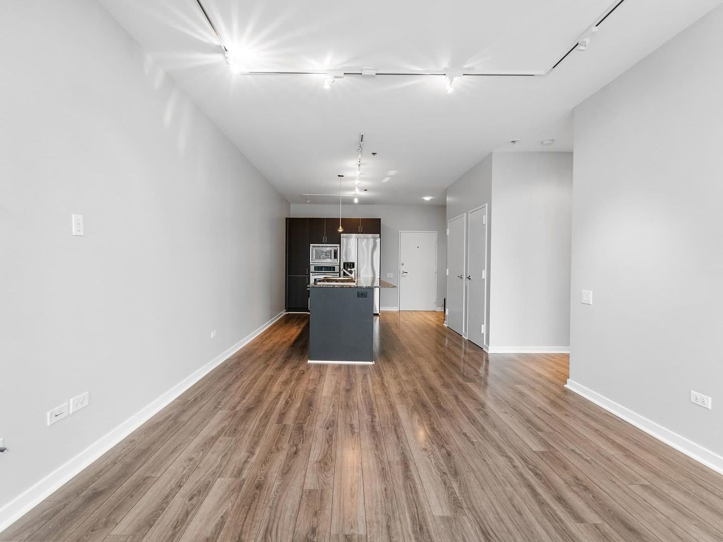 653 N Kingsbury Street – photo 2