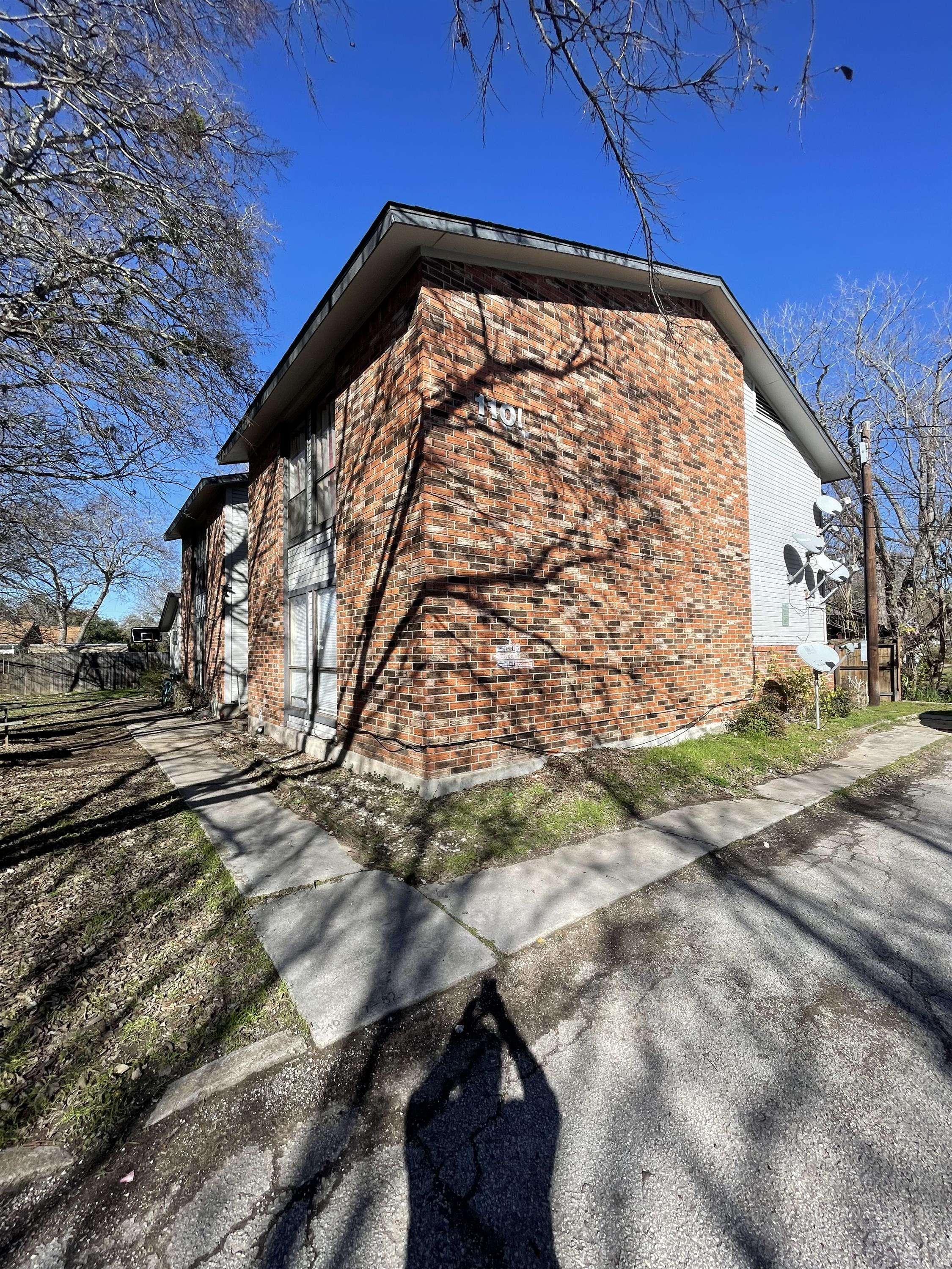 1101 Bois D'Arc Street – photo 3