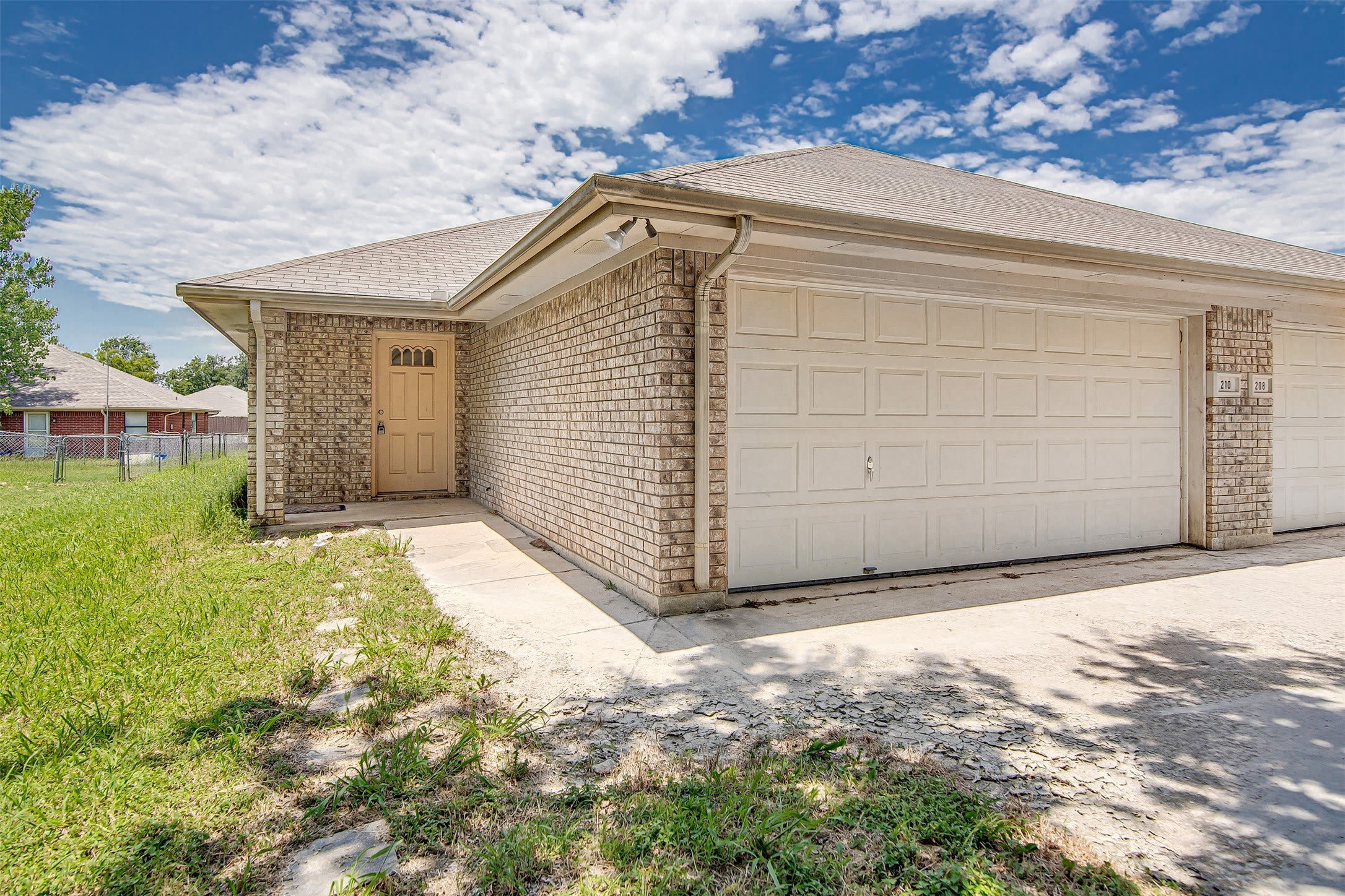210 Joshua Boulevard – photo 2