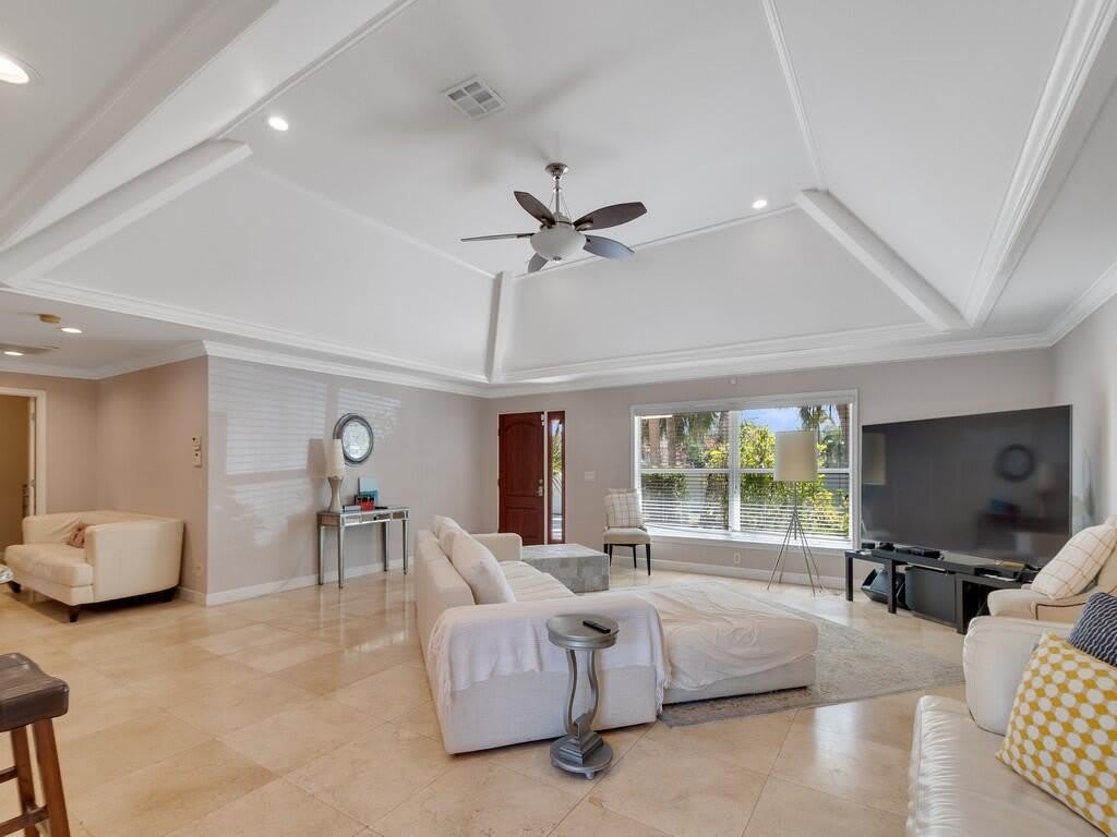 527 E Causeway Boulevard – photo 4