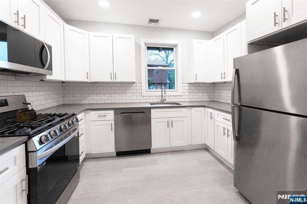 105 E Palisade Avenue – photo 5