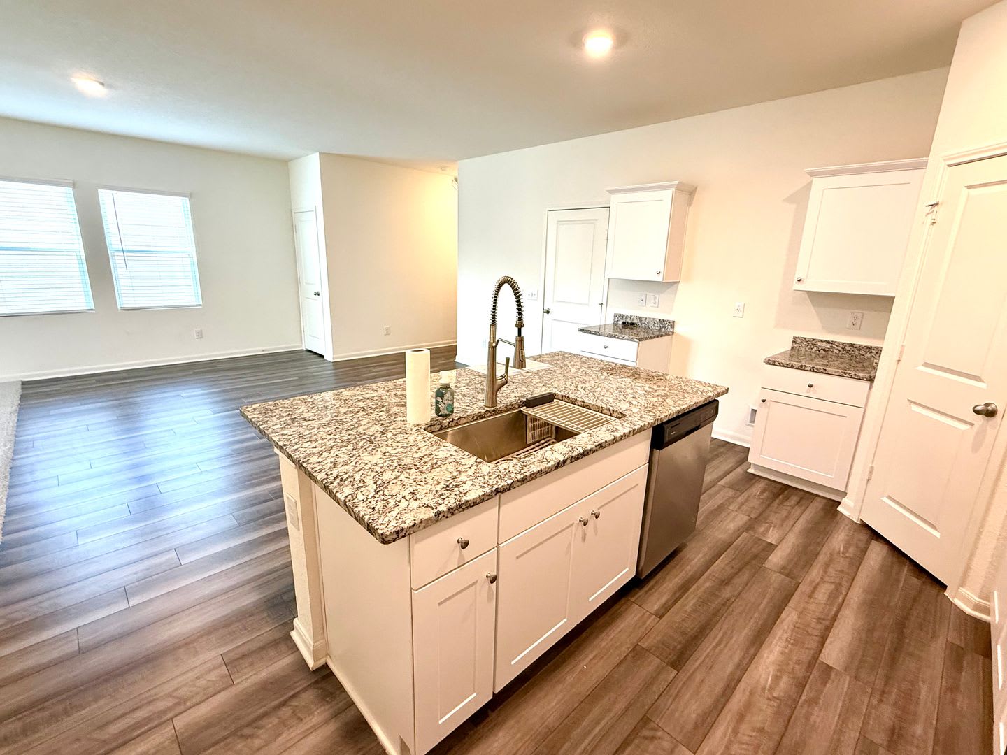 Spacious 5-Bedroom Home with Loft & Community Pool! – photo 5