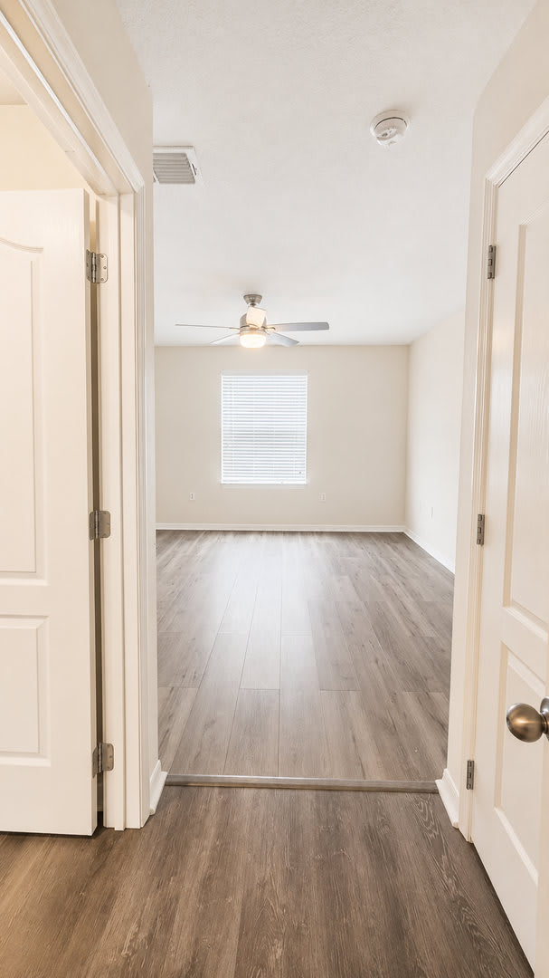 Beautiful Corner-Unit Townhome in a Gated Community! – photo 5