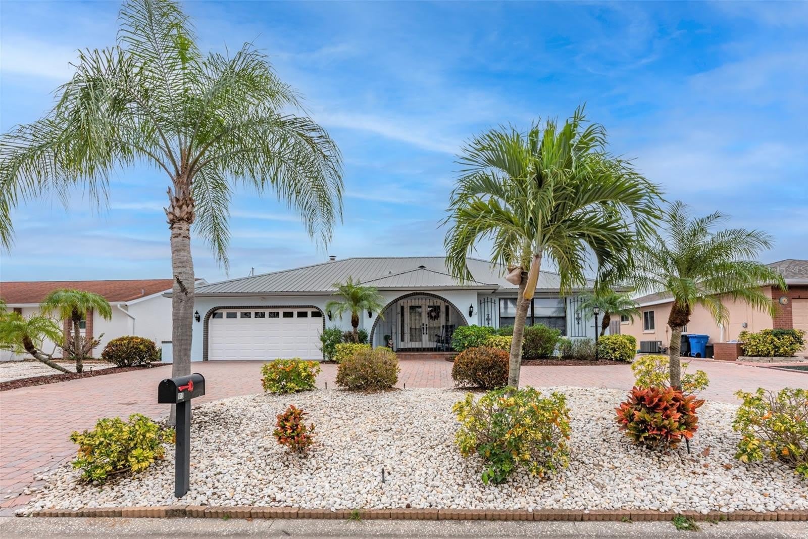 910 CHIPAWAY Drive – photo 1