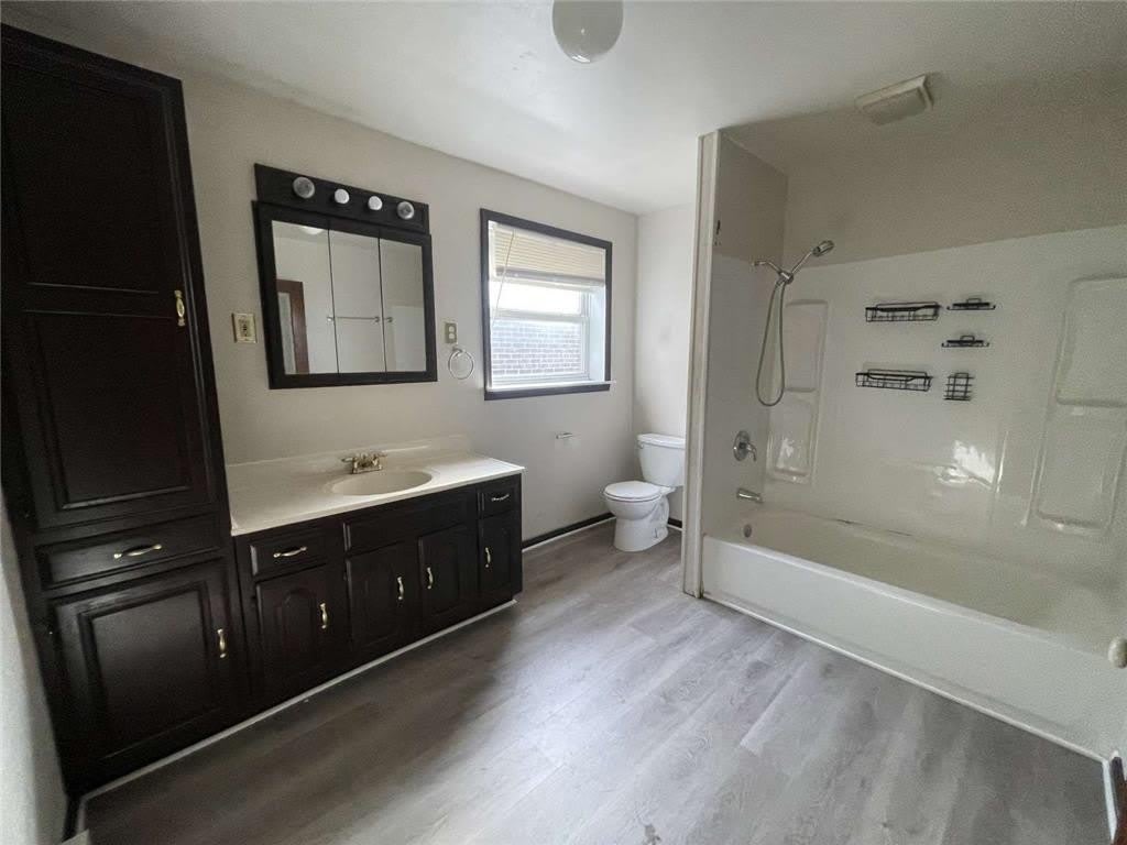 917 Center Street – photo 5