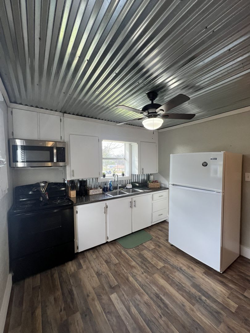 Welcome to your Fully Furnished retreat in Linden, Texas! – photo 4