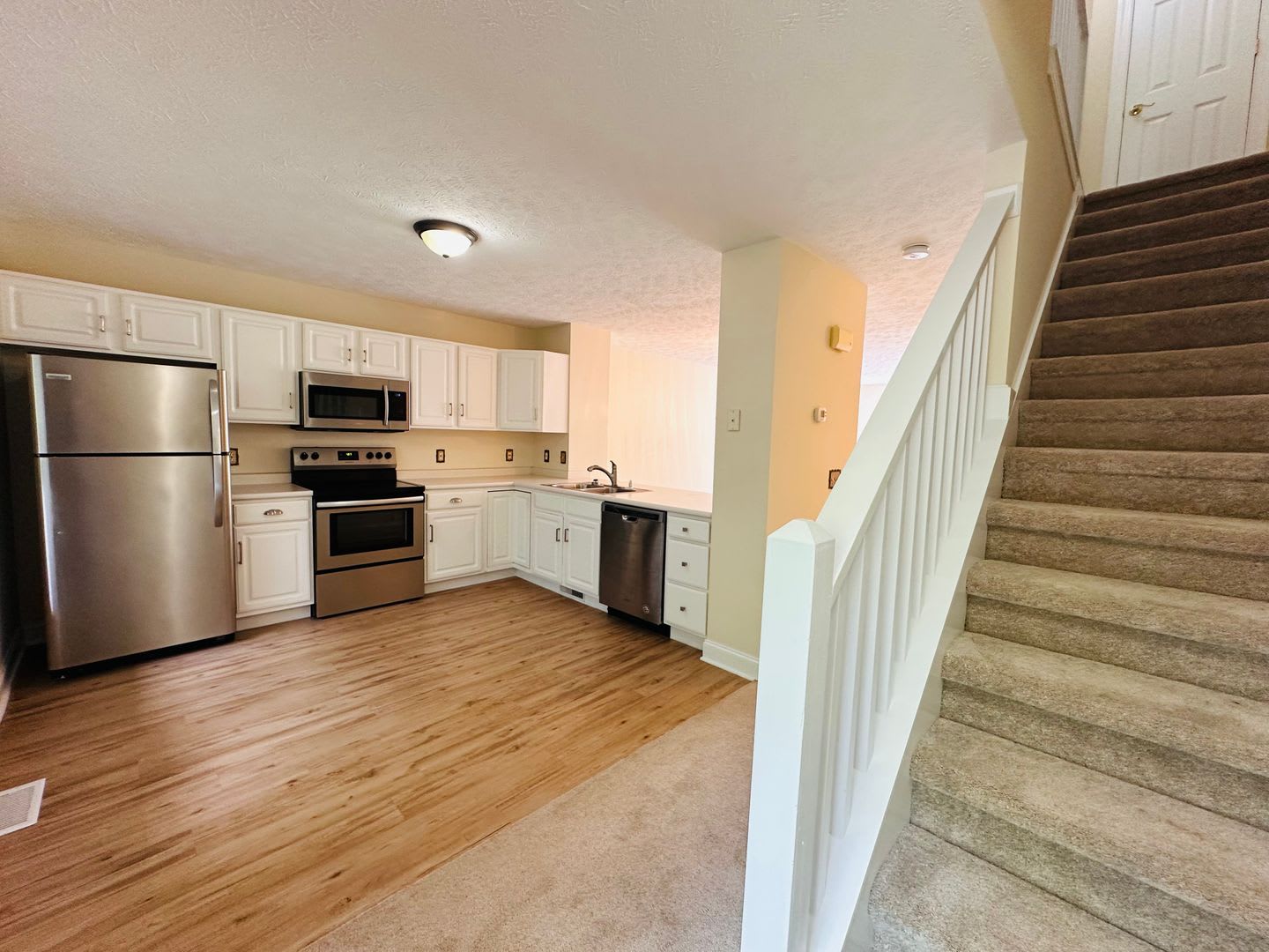 2 Bedroom, 2.5 Bath Townhouse with Garage on quiet culdesac – photo 5