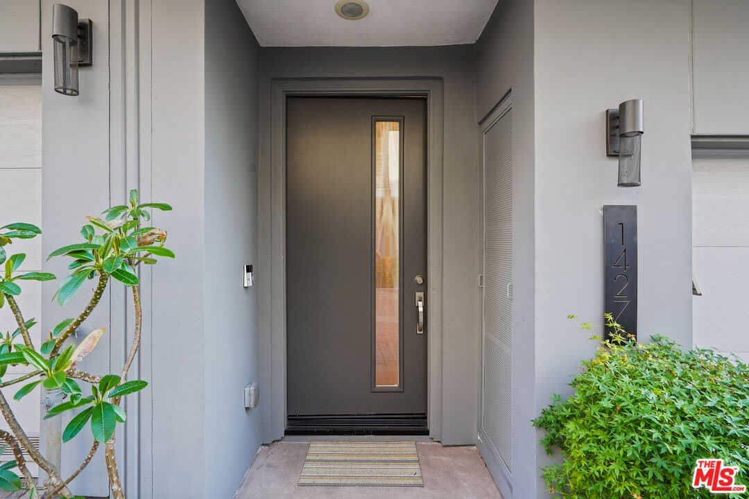 1427 1 2 Waterloo St – photo 5