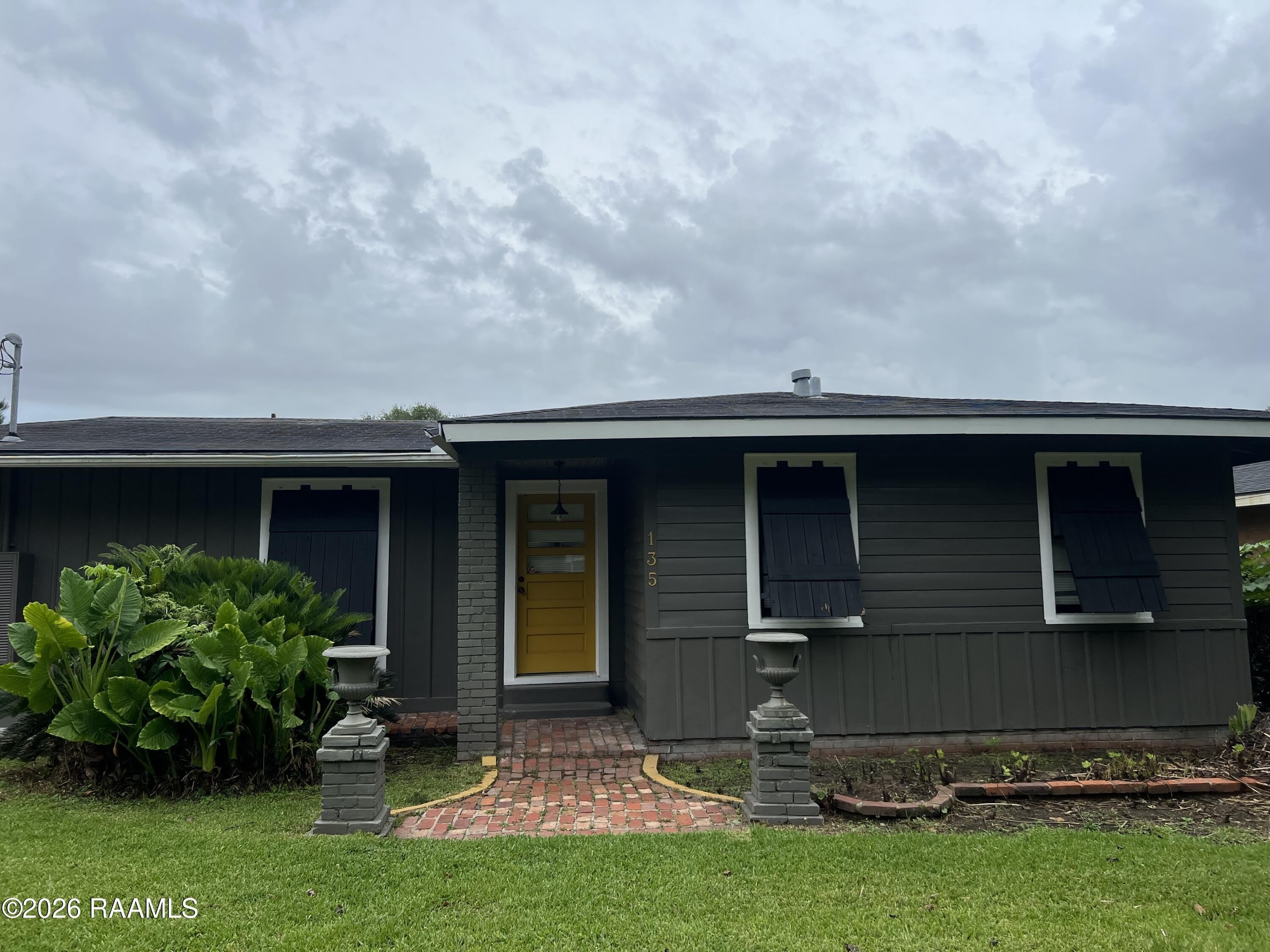 135 Oakcrest Drive – photo 1