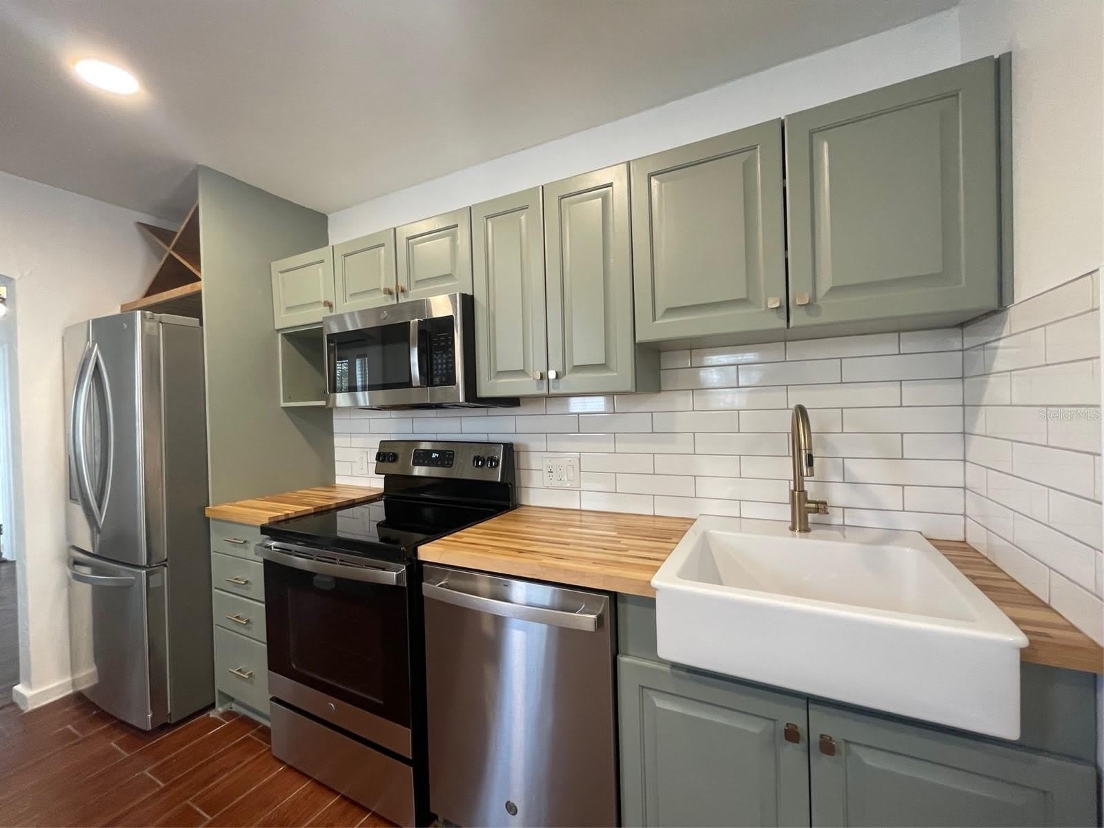 4221 Burlington Avenue N – photo 3