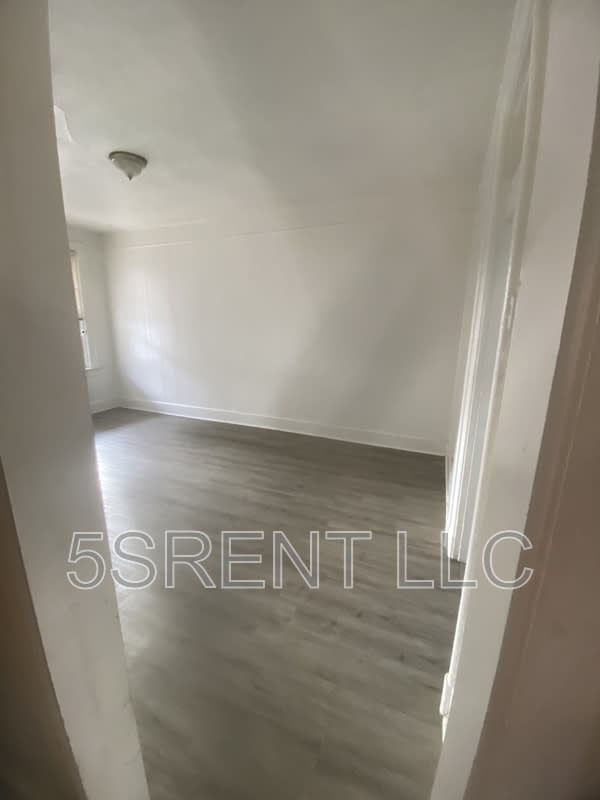 1048 Marshall Ave Apt 5 – photo 4