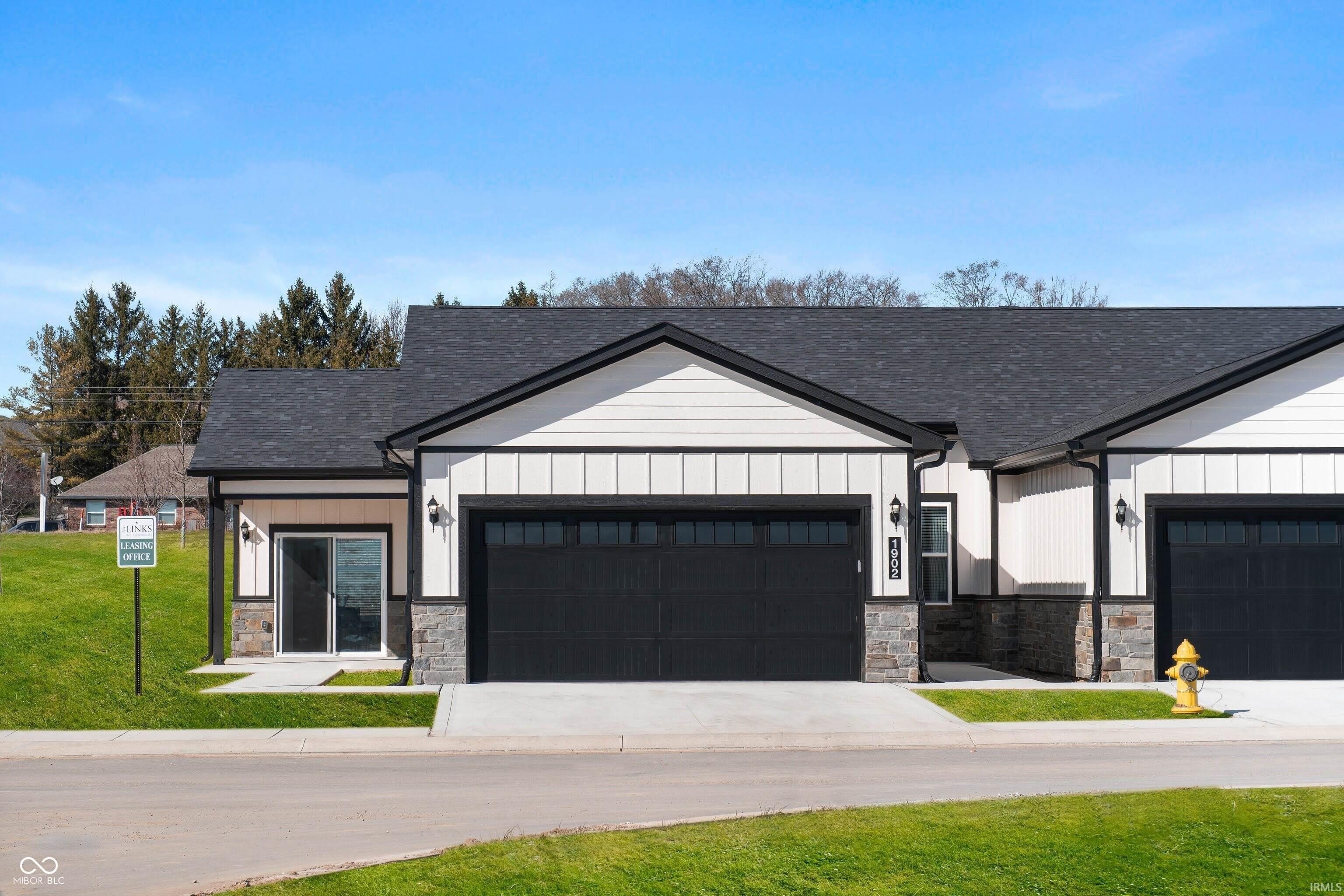 1905 Chambers Drive – photo 1