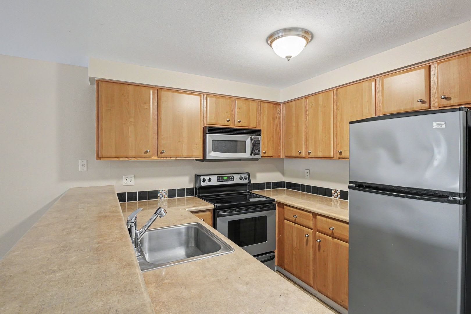 Charming Ground-Floor Condo in the Heart of Greenwood! $1,700 only!! August move in! – photo 1