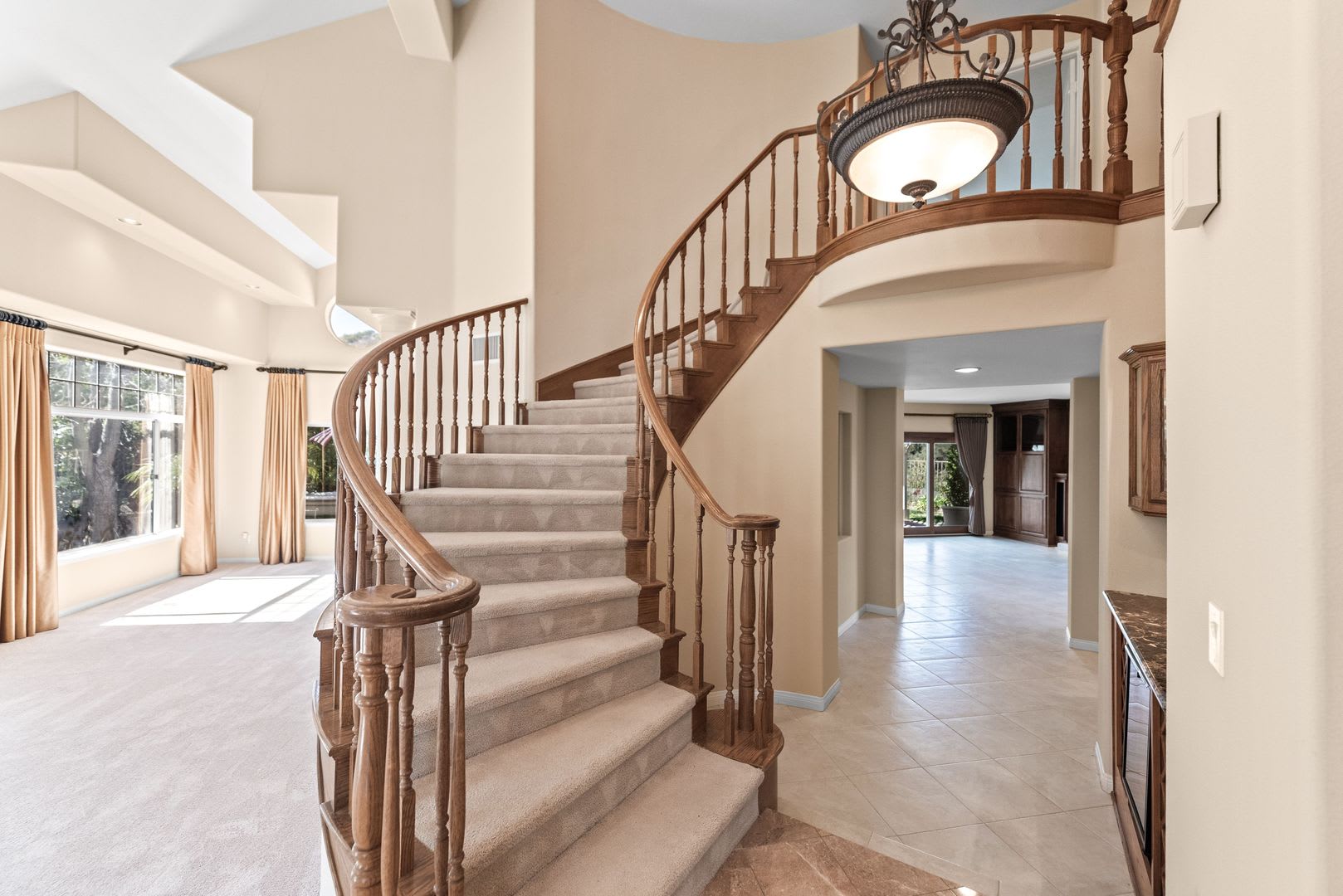 Luxury Living in this Stunning Pool Home! – photo 5