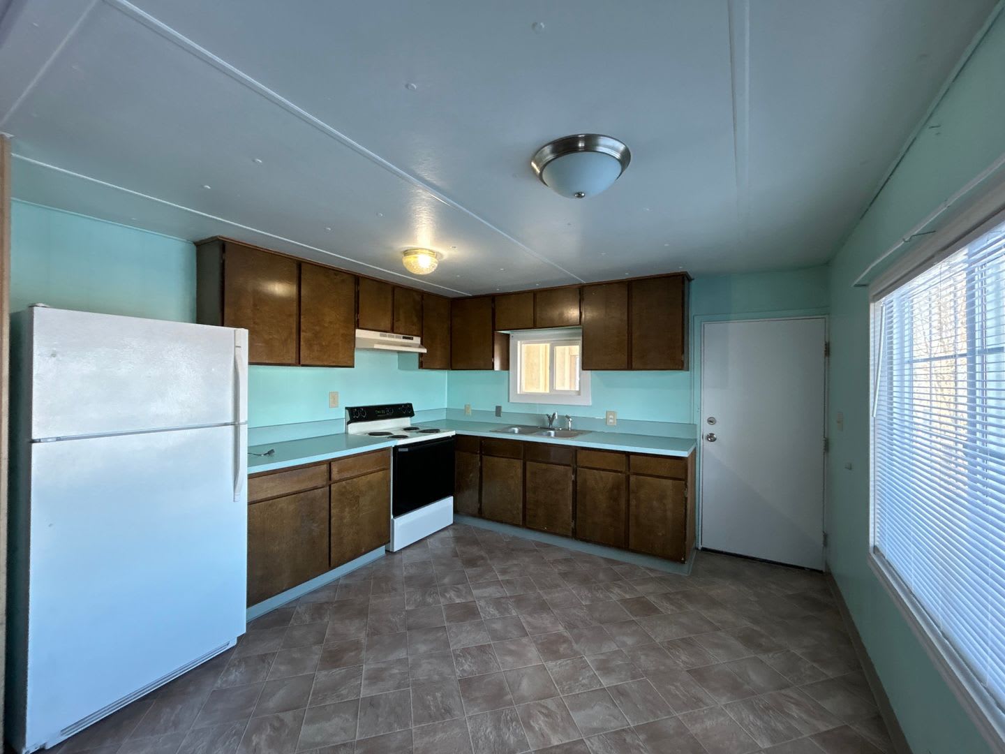 2 Bedroom / 1 Bathroom Manufactured Home in Metolius Oregon – photo 3