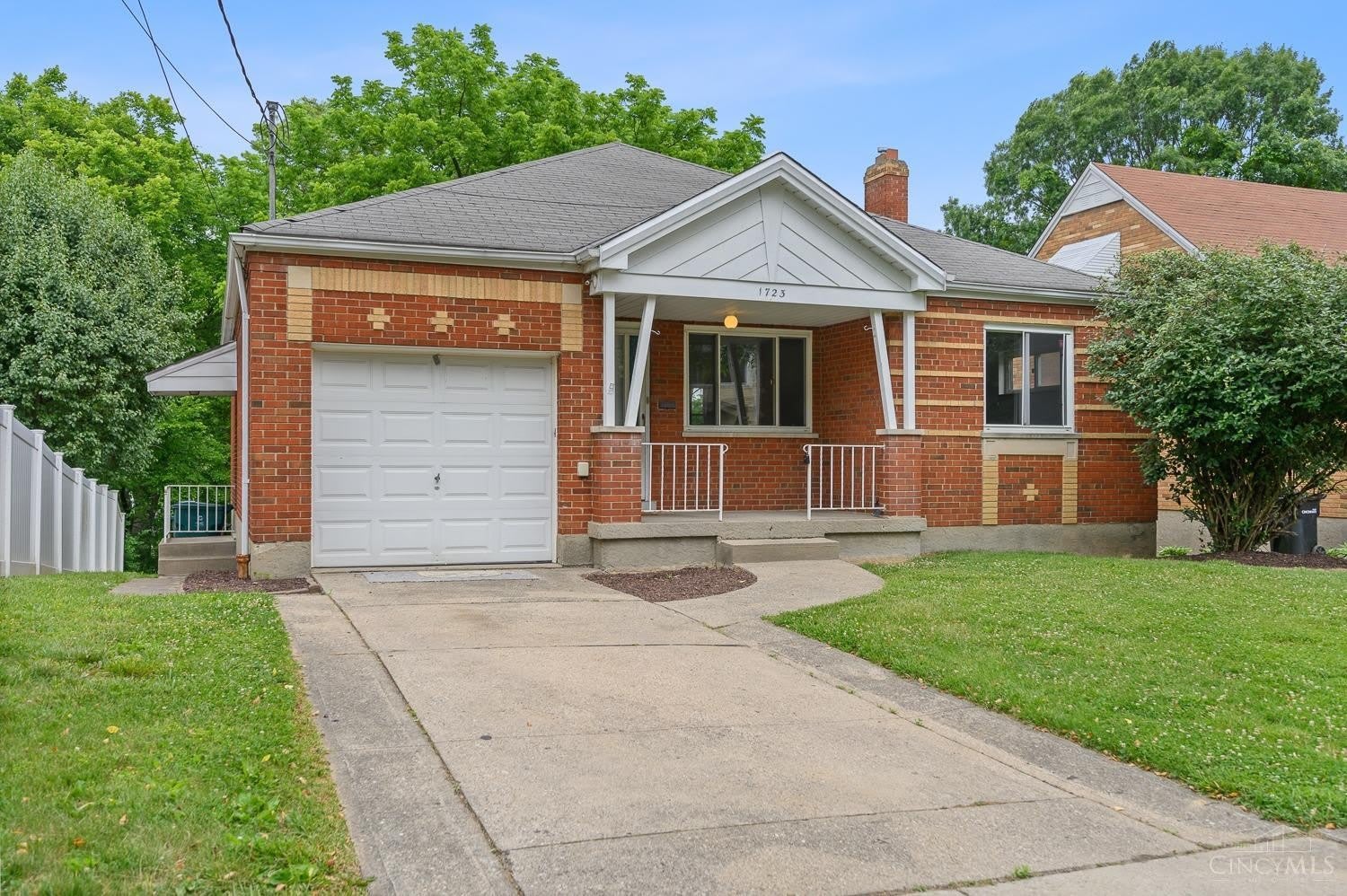 1723 Tuxworth Avenue – photo 2