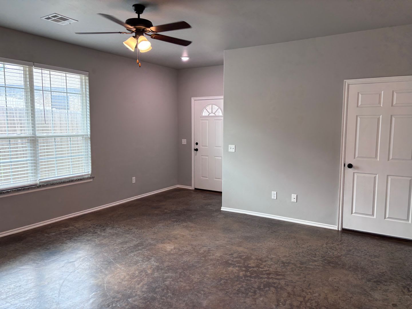 Move in Special!! 3br 2ba duplex with 2 car garage in OKC! – photo 3