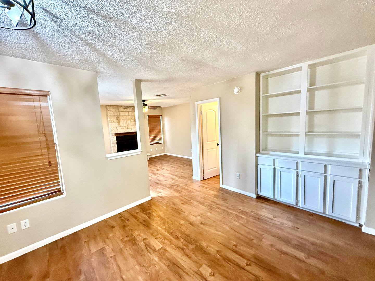 Townhome for Lease in North Austin! – photo 4