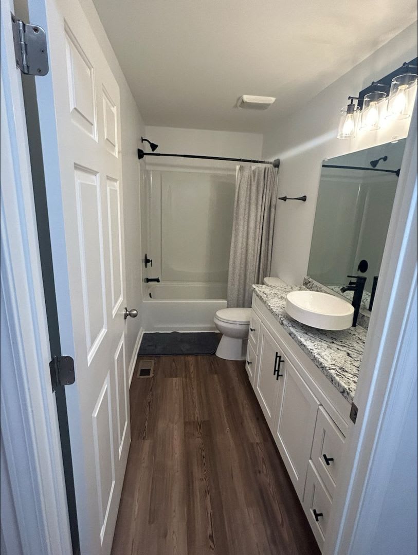 Room in 2 Bedroom Home at Albemarle Rd – photo 5