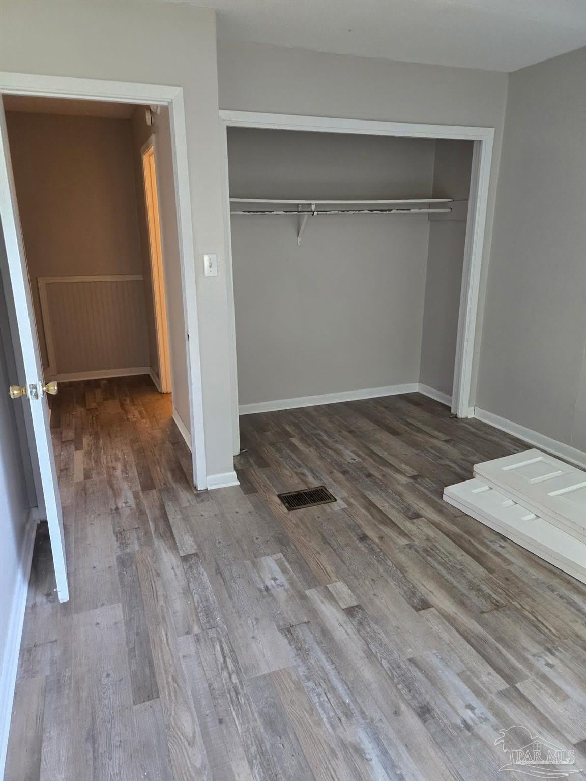 1200 Lake Dr – photo 2