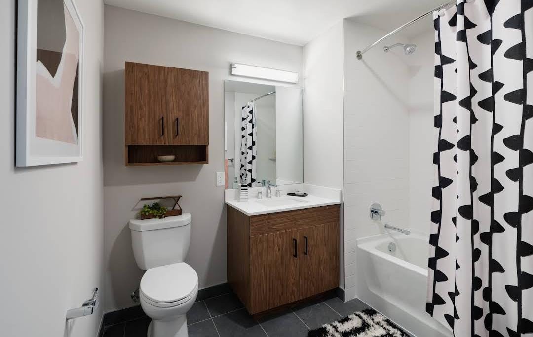 21 Christopher Columbus Dr – photo 5