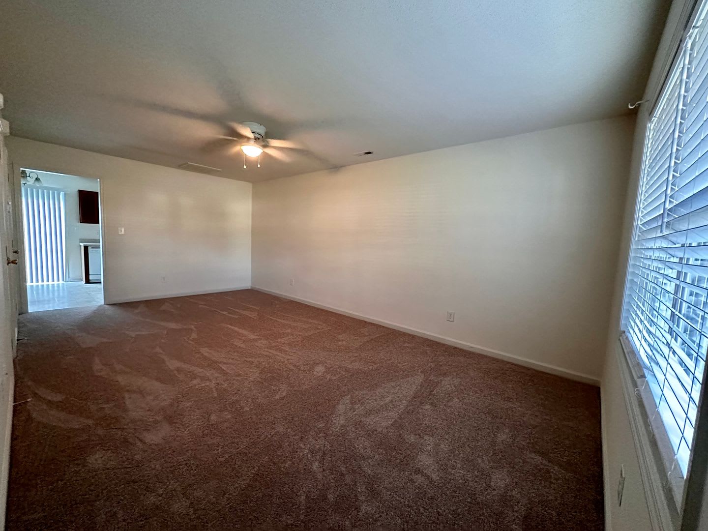 105 E Coopers Ct – photo 3