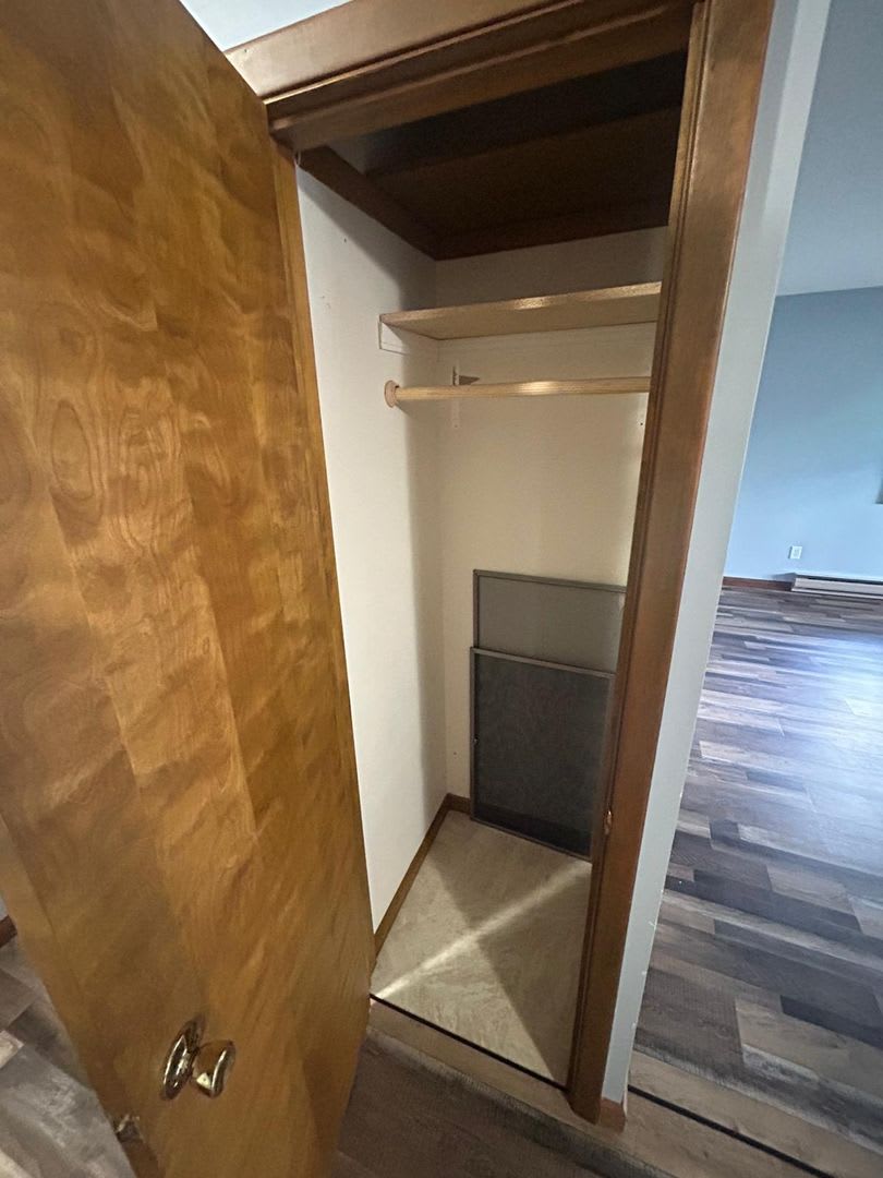 Gorgeous 2-Bedroom Apartment with Garage in a Quiet Neighborhood – photo 5
