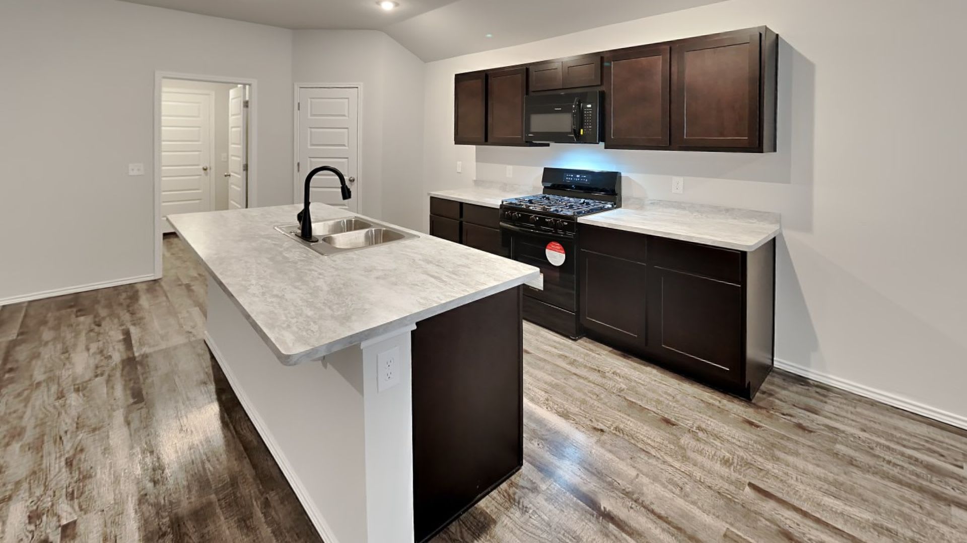 4 Bedroom 2 Bathroom 2 Car Garage Home With Upgrades Close To Broadway Extension A Short Distance From Edmond And Easy Access To Downtown Okc – photo 5