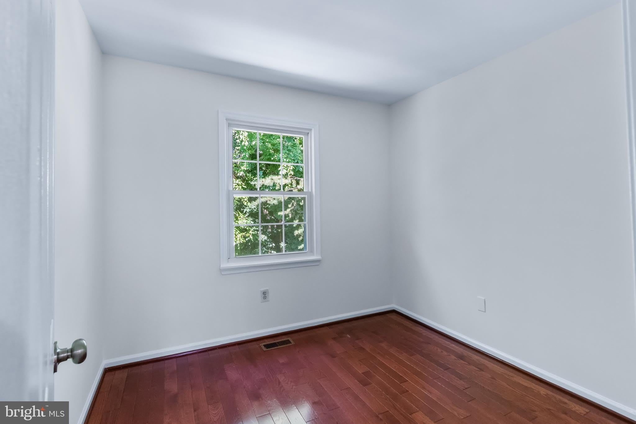 9629 HADLEIGH Court – photo 5