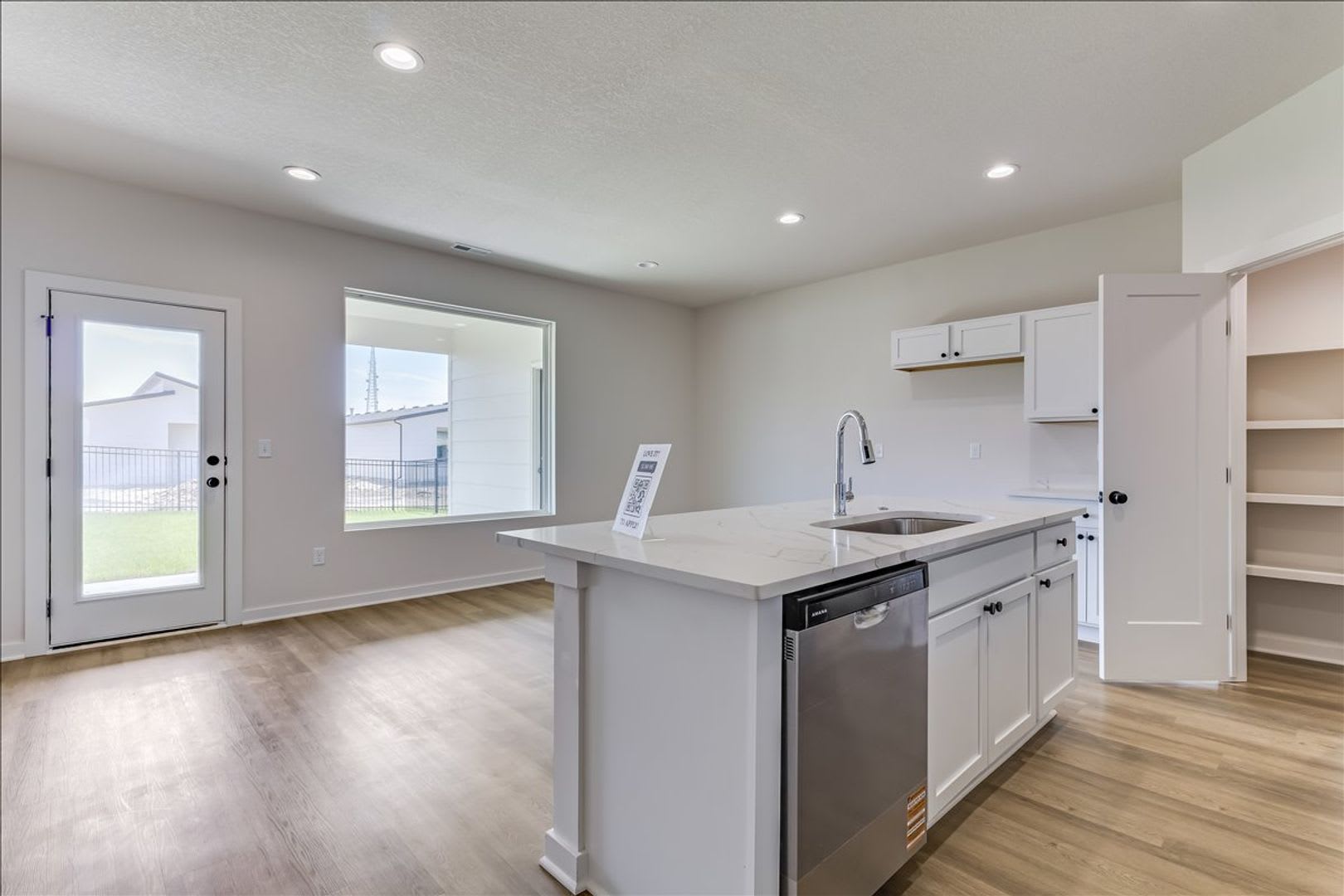 Beautiful Three Bedroom, Two Bathroom – photo 5