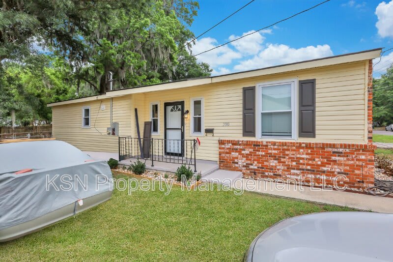 2010 Vermont Avenue – photo 2