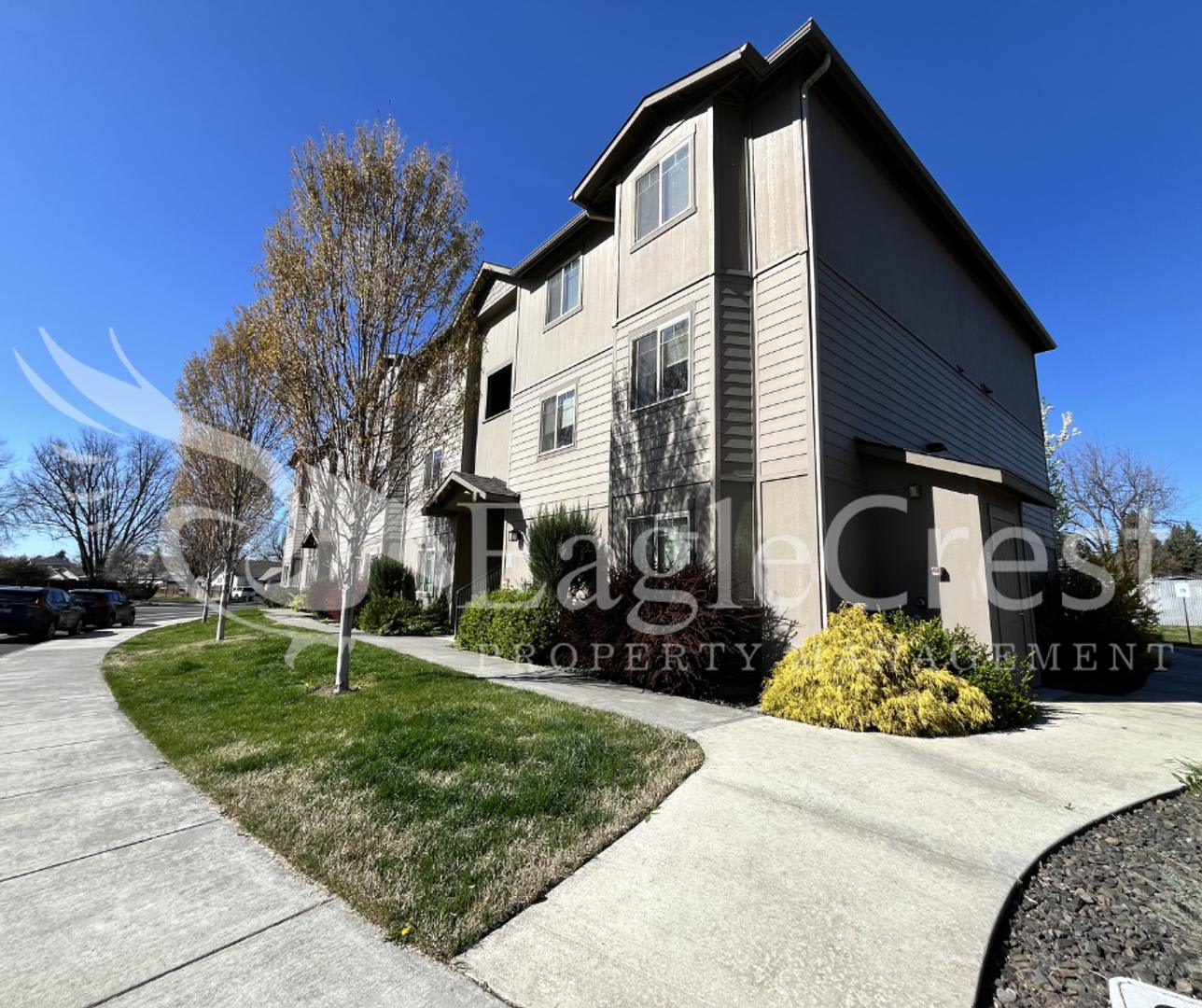 3Rd Floor Two Bedroom One And A Half Bathroom Unit With View – photo 3