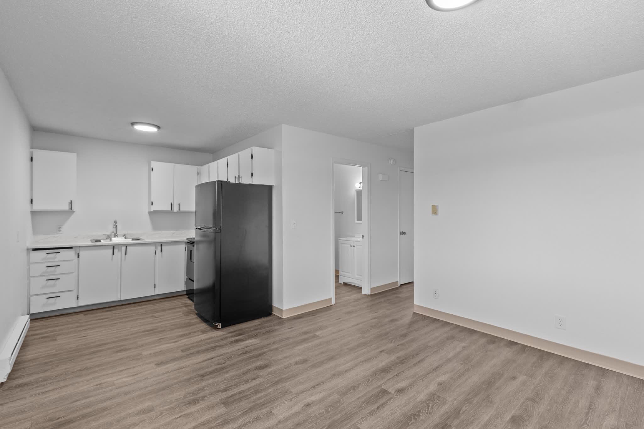 Creekside Apartments – photo 1