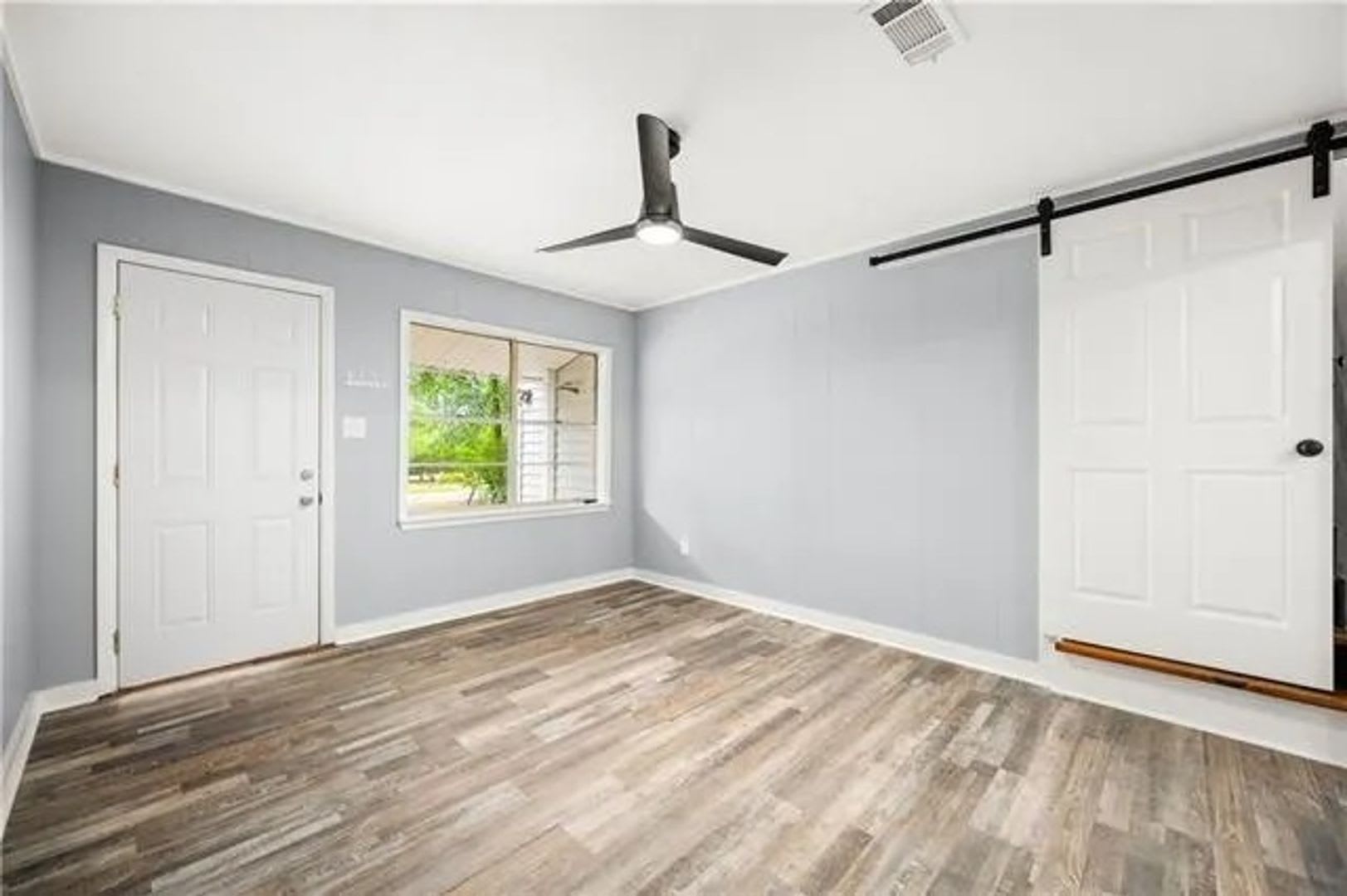Single Family Residence – photo 4