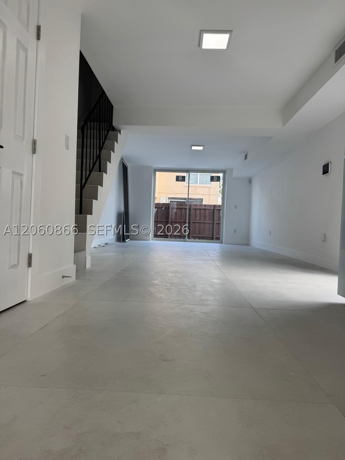 1115 W 38Th Ter – photo 5