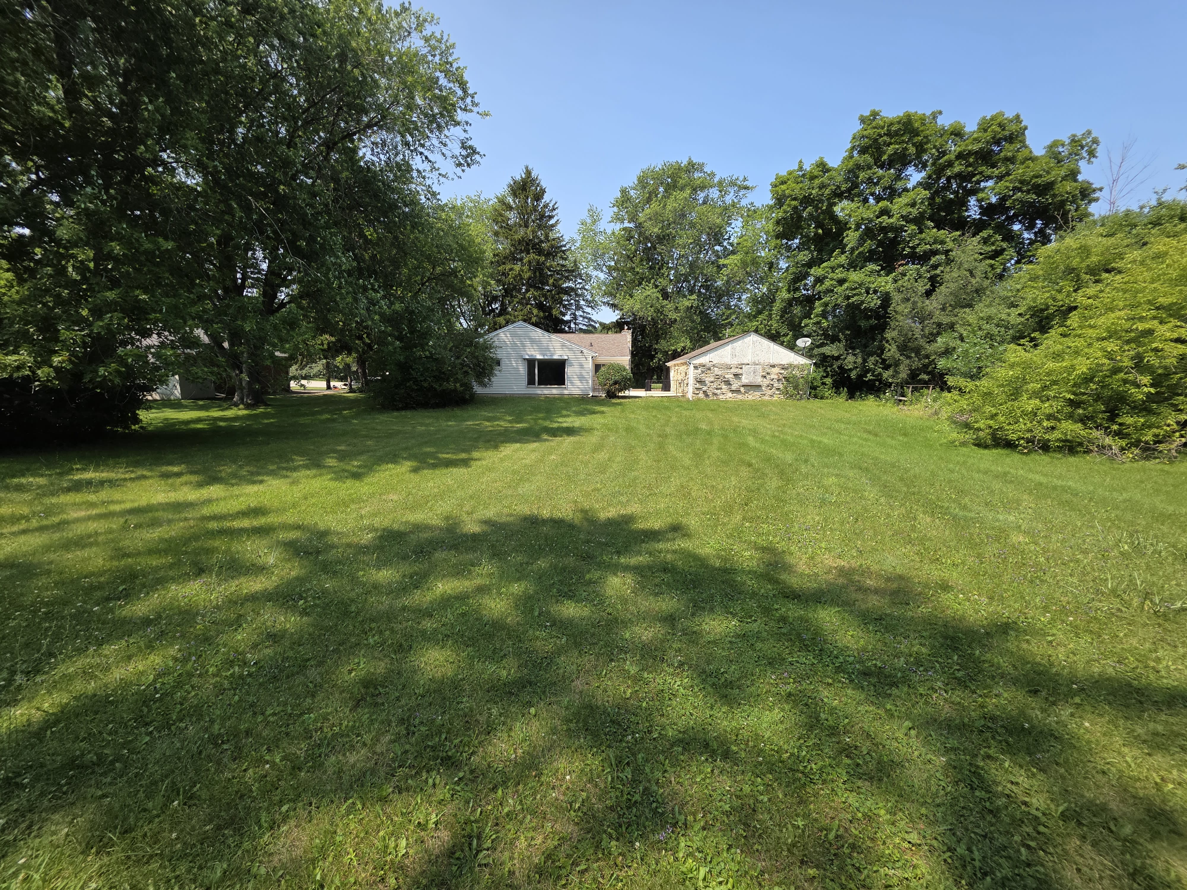1725 W Mequon Rd – photo 2