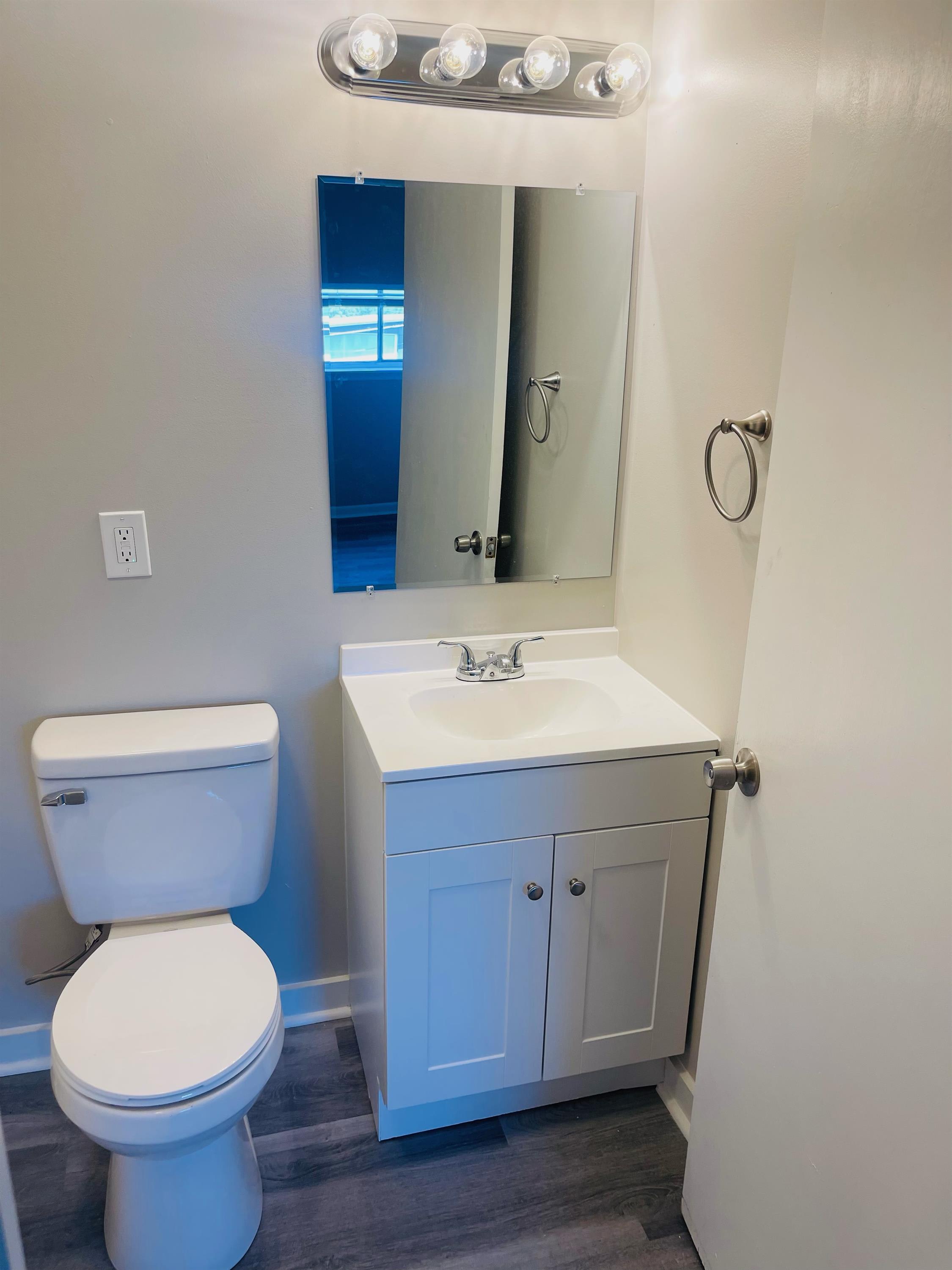2805 East 37th Street – photo 2