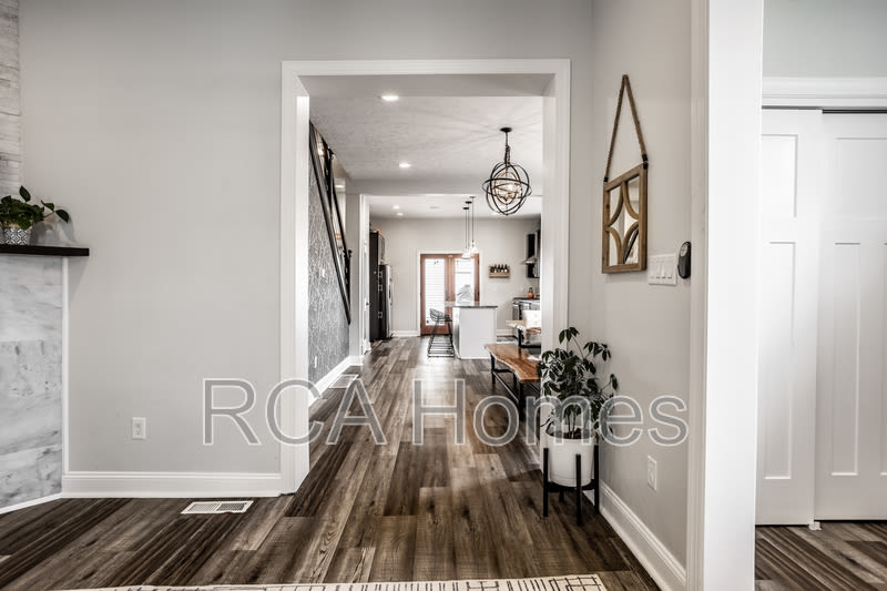 1547 Hoyt Avenue – photo 3
