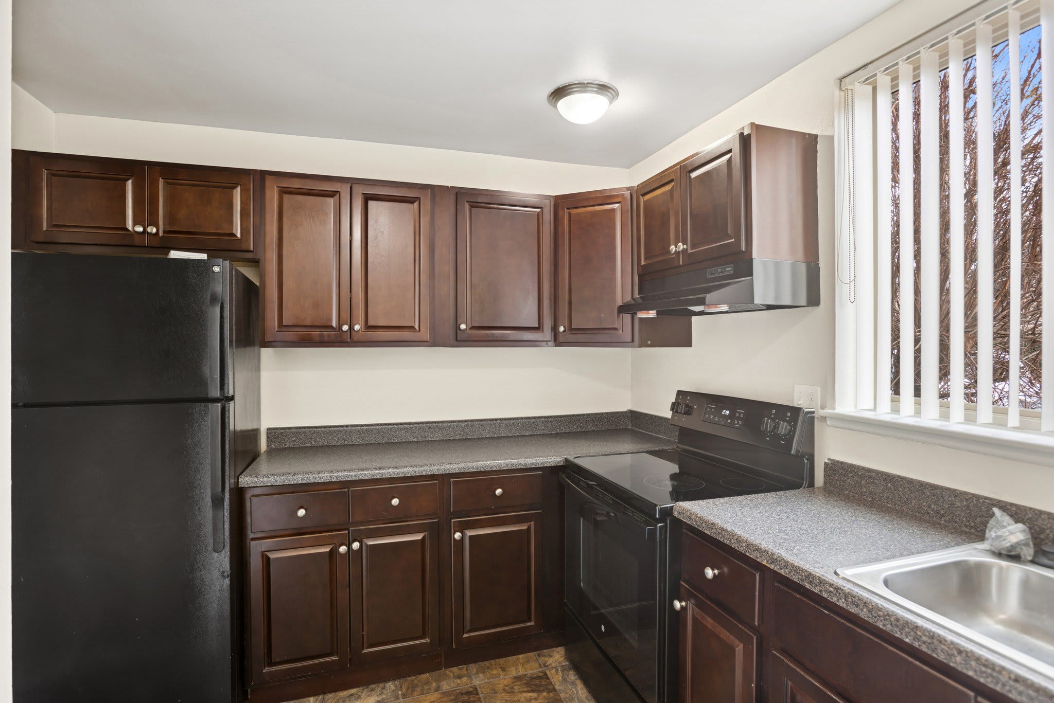 Towne Crest Apartments – photo 2