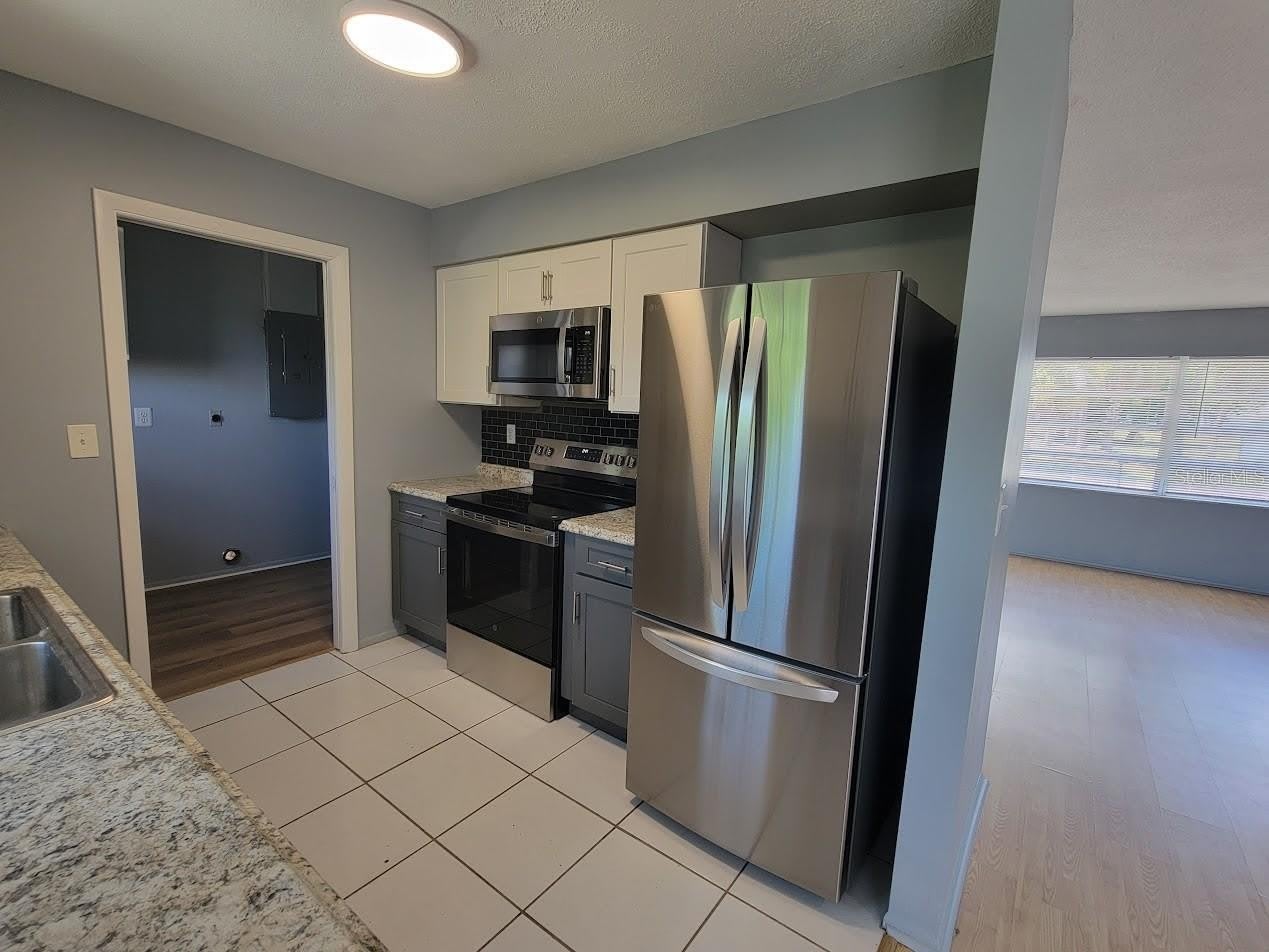 22329 Niagara Avenue – photo 3