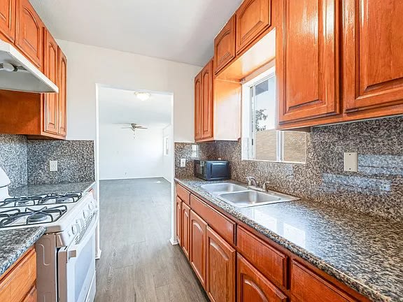 333 W 61St St Apt 3 – photo 4