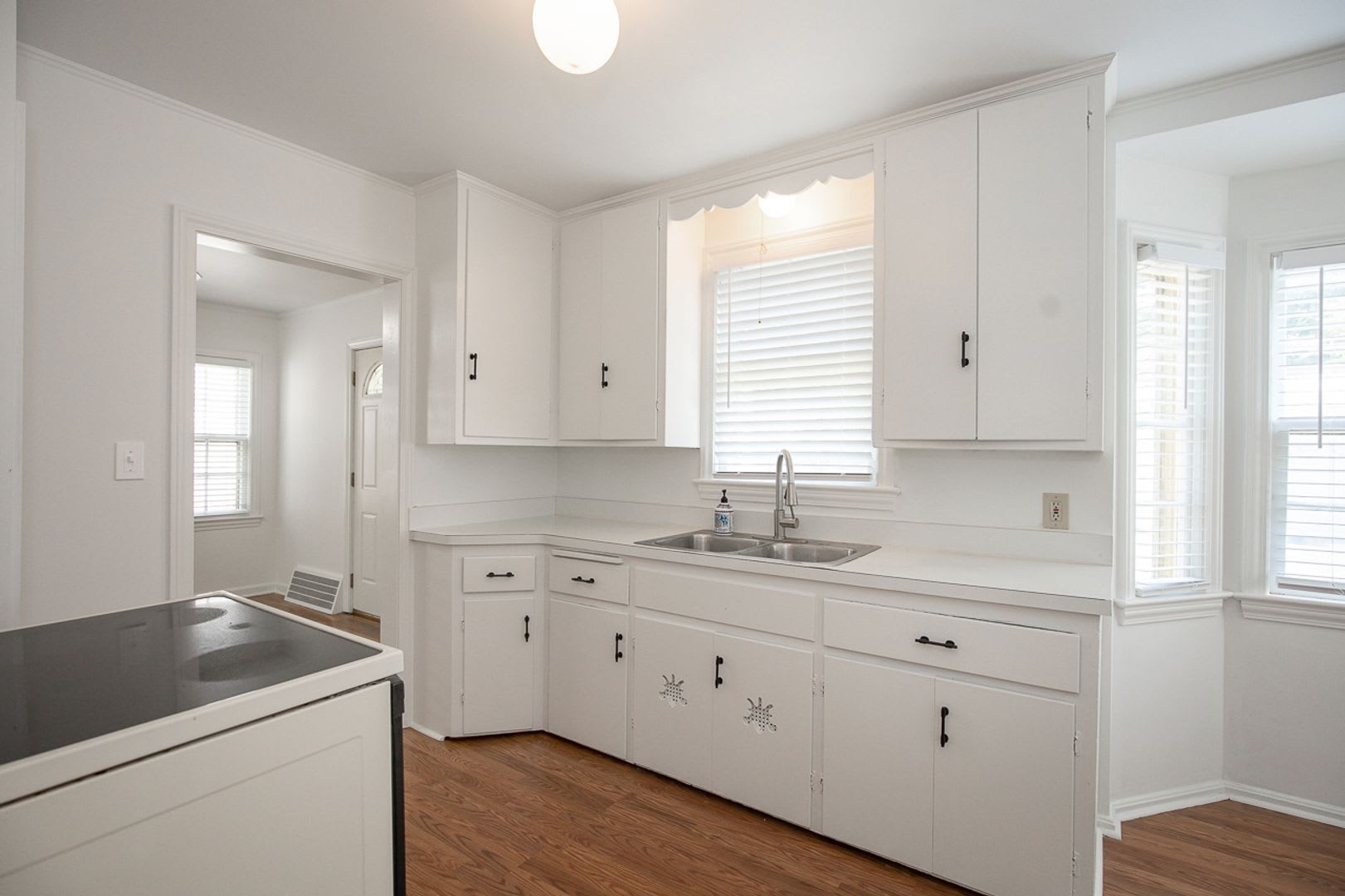 Charming 3 bedroom house Shaker Heights!! – photo 2