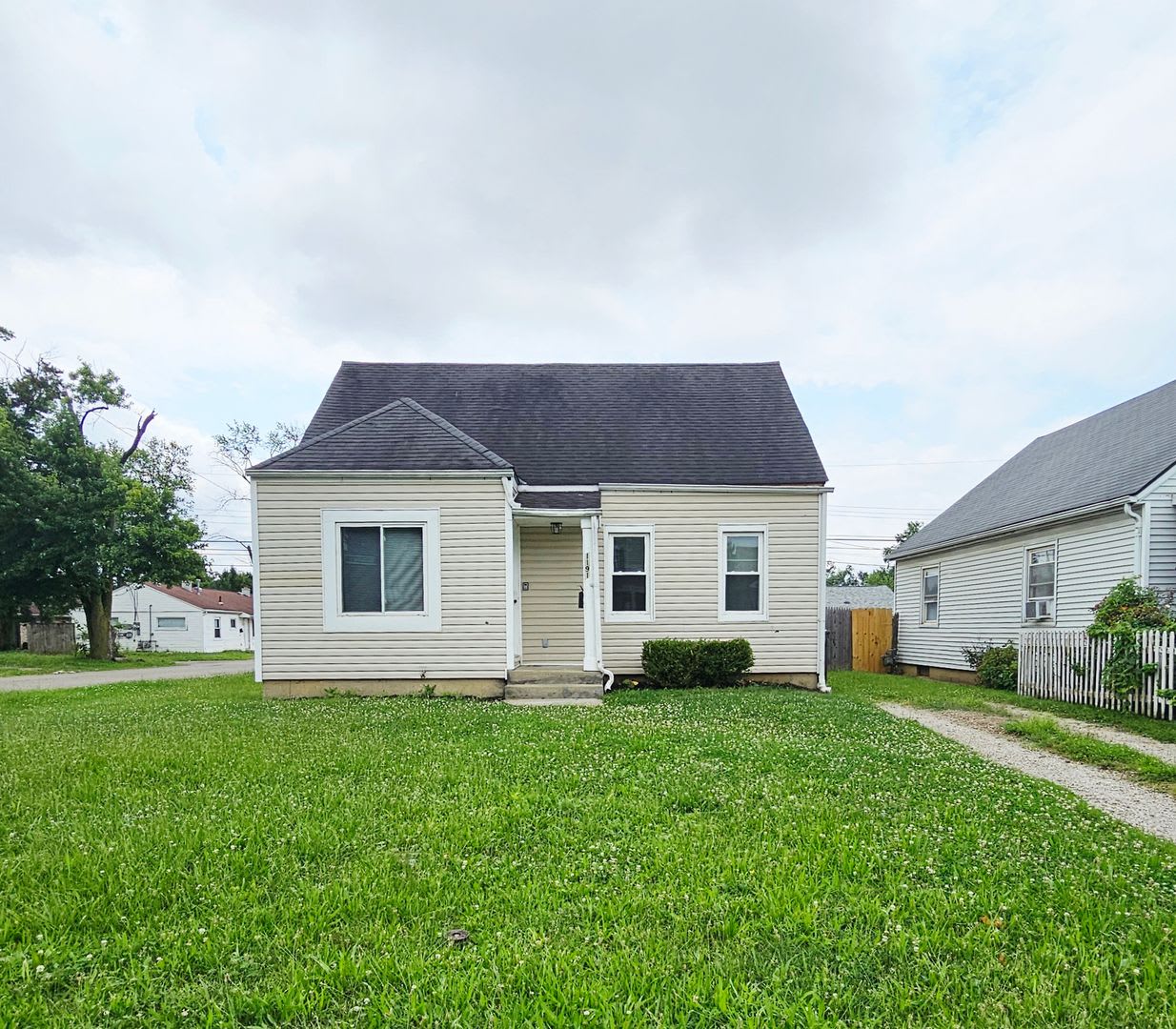 Available Now! 3 Bedroom Home with Central Air – photo 1