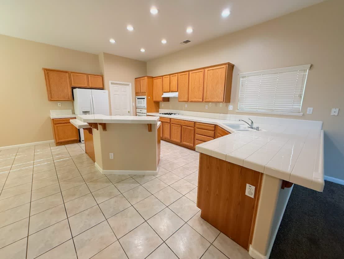 405 Hearst Dr – photo 4