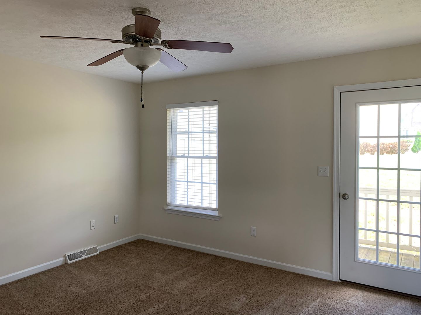 Three Level Townhome off Wards Road – photo 3